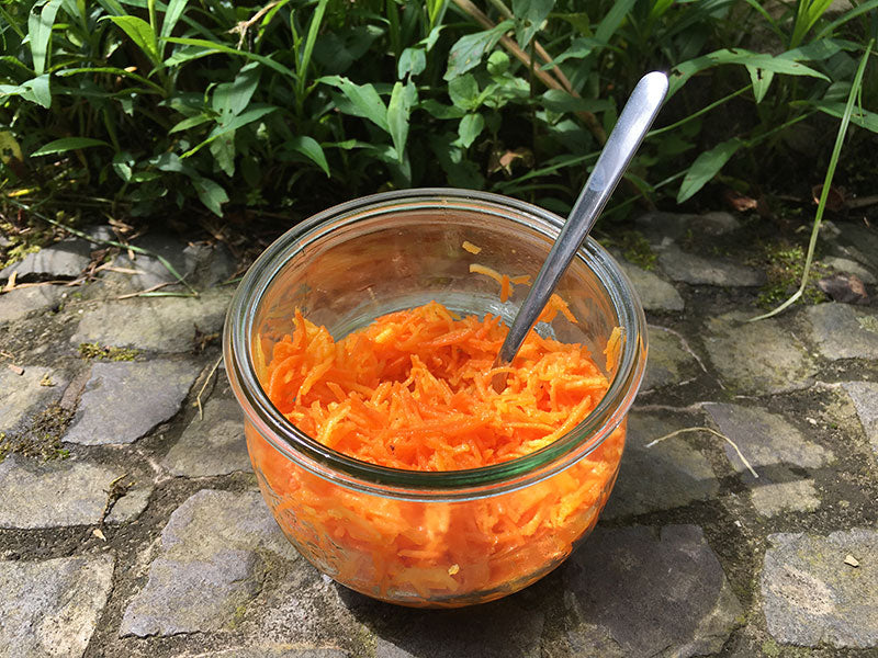rezept-spritziger-moehren-apfel-salat