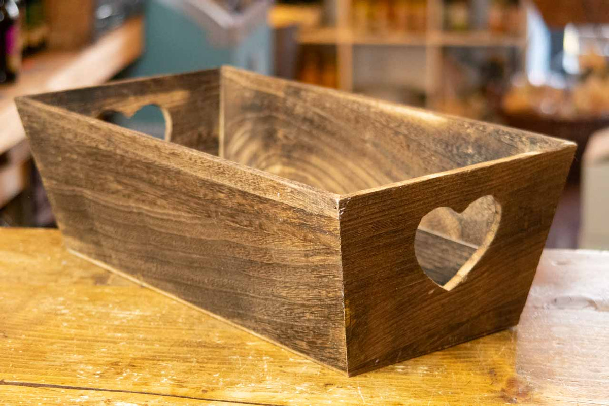 Holzkiste braun mit Herz