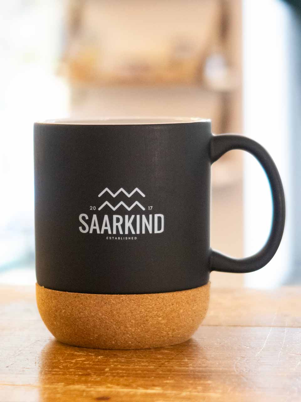 Saarkind Tasse Keramik schwarz mit Kork